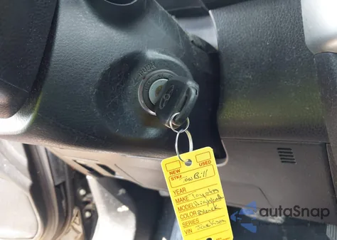 2018 Toyota Highlander Le z USA, uszkodzony, nr VIN 5TDZARFH4JS039338